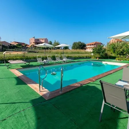 Apartmán Akis & With Pool By Hotelius